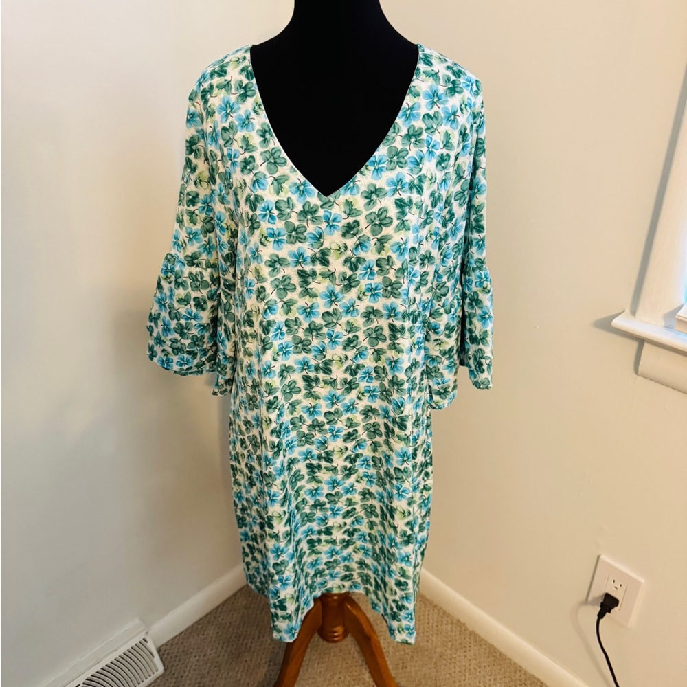 Vintage Floral Flowy V-Neck Dress